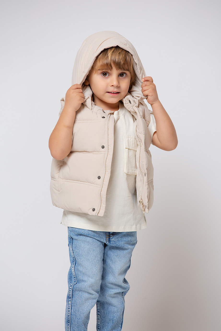 retrato de niño en su sesion de test de modelo infantil en valencia para las agencias de moda