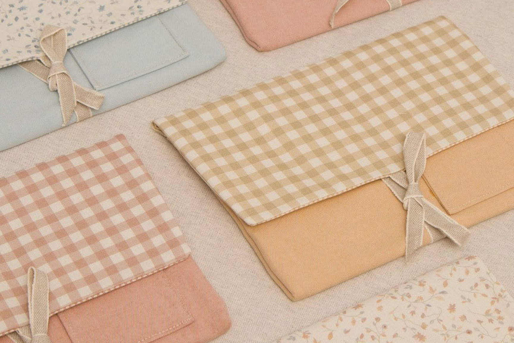 retrato de niña pequeña con corona de flores