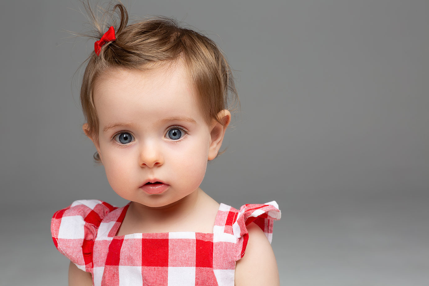 bebe durante una sesión de Test de Modelo Infantil en estudio